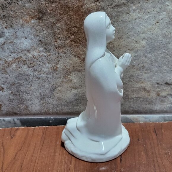 Vintage Virgin Mary Praying Mother Madonna - Picture 7 of 10